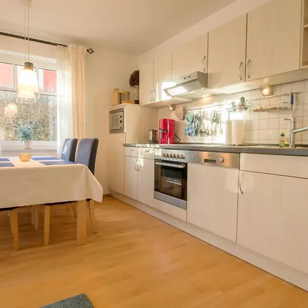 Zur Hanse 4 1 Цингст